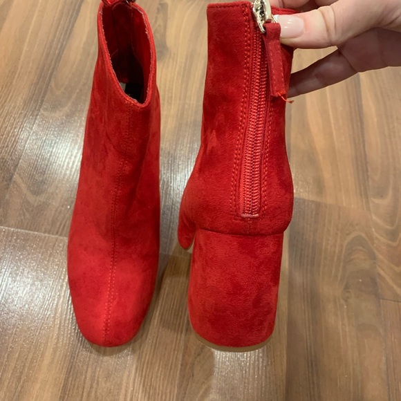 Red booties with block heel - Picture 2 of 2